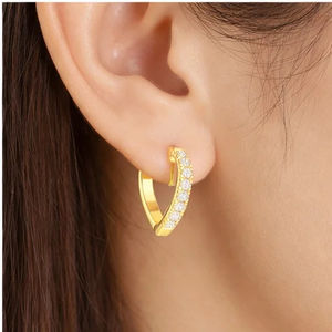 Pendientes de Aro con Diamantes Naturales en Forma de Corazón, Diseño Moderno y Romántico para Mujer, Oro de 10K, Joyería de Moda para Uso Diario - Product Image 2