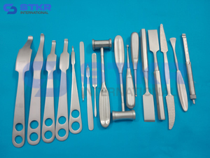 Jeu d'outils orthopédiques : jauge de profondeur osseuse, curette, burin, râpe, élévateur, marteau - Product Image 2