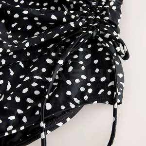 Maillot de bain une pièce tendance pour femme, idéal pour l'été, en tissu doux et flexible, coupe confortable, motif uni sur le devant - Product Image 5