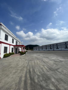 Tablón de vinilo de núcleo rígido de capa de desgaste de 20mil y 12mil DE FÁBRICA DE Vietnam, suelo de clic de vinilo SPC de lujo impermeable para uso en interiores - Product Image 4