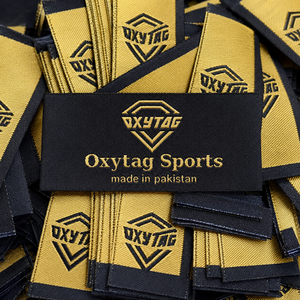 Étiquettes tissées Oxytag Sports, étiquettes principales rectangulaires brodées en tissu, fabriquées au Pakistan, pour vêtements, prix bas, vente en gros OEM. - Product Image 4