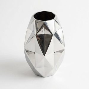 Vase géométrique facetté en laiton et acier inoxydable de 24 cm, poli miroir argenté, fait main, pour la décoration intérieure, les hôtels et les mariages - Product Image 4