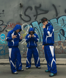 ชุดแจ็คเก็ตและกางเกงวอร์มแบบมีซิป ผ้าไนลอนโพลีเอสเตอร์ กันน้ำ สะท้อนแสง สำหรับผู้ชาย รับทำโลโก้ OEM - Product Image 4