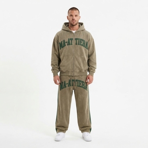 Conjunto Deportivo para Hombre con Capucha, Color Verde Oliva, Estampado de Letras, Cierre Completo, Corte Holgado Informal, 100% Algodón, Sudadera y Pantalones - Product Image 1
