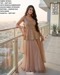 Ensemble de fête traditionnel pour femme, élégant, gris, en soie brodée, avec perles, longueur ras du sol, et dupatta Bhandhani - Product Image 2