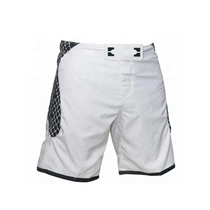 Shorts de boxe personnalisés en satin blanc et noir avec ceinture pour entraînement MMA - Product Image 5
