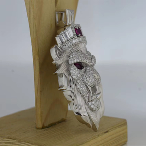 Colgante de Corona con Cara de León y Diamantes Redondos Cultivados en Laboratorio, Estilo Hip Hop, con Oro, Joyería Fina para Fiestas - Product Image 1