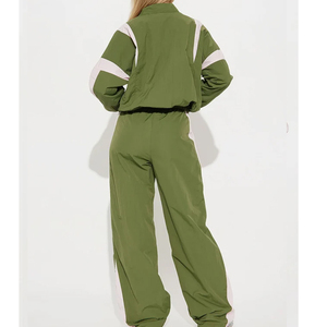 Conjunto Deportivo de 2 Piezas para Mujer, Chaqueta Corta Cortavientos y Pantalones Anchos - Product Image 2