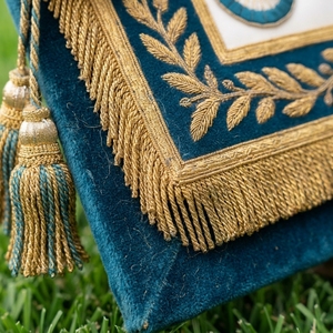 Delantal Masónico de Cuero Bordado de Lujo con Flecos Azules y Dorados, Ojo que Todo lo Ve, Compás Cuadrado, Insignia 3D Cosida Personalizada - Product Image 5