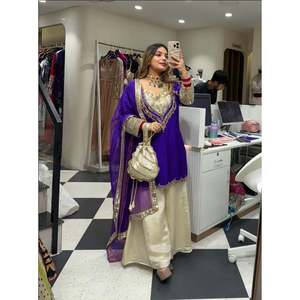 Hermoso Conjunto de Traje 2XL con Bordado Original Hecho a Mano con Espejo - Product Image 1