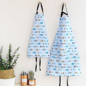 Delantal de cocina con logotipo personalizado, cierre de botón de tela de poliéster y manga corta, perfecto para restaurantes y servicios de comida. - Product Image 3