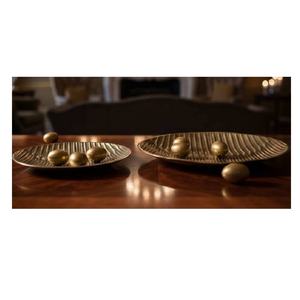 แผ่นโลหะอะลูมิเนียมคุณภาพสูง ผิวสัมผัสทองเหลืองโบราณ ขนาด 35 ซม. 28 ซม. ใช้สำหรับเสิร์ฟอาหารข้างข้าวแบบดั้งเดิมของอินเดียใต้ เหมาะสำหรับใช้ในบ้าน - Product Image 3