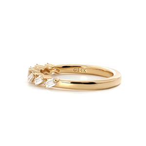 Anillo de Oro Amarillo Sólido de 14K con 7 Piedras de Diamante Cultivado en Laboratorio, Corte Baguette de 3x1.5mm, Certificado IGI, Estilo Lujoso de Media Eternidad - Product Image 4