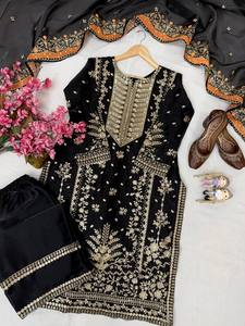 Salwar Kameez pakistanais noir de luxe brodé avec dupatta – Tenue ethnique de créateur pour femme, idéale pour les mariages et les fêtes - Product Image 3