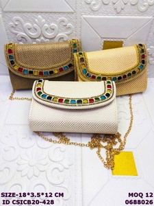 Pochette de soirée en jute faite à la main avec embellissement en pierres multicolores |   Sac à bandoulière pour femme avec chaîne - Product Image 1