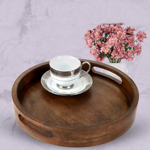 Bandeja de madera de mango de alta calidad con asas centrales recortadas Tablero de servidor de madera multiusos para uso en hoteles, restaurantes u hogares - Product Image 5