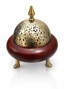 Brûleur d'encens Bakhoor en bois fait main avec pinces en laiton, support Mubkhar cannelé aromatique - Product Image 2