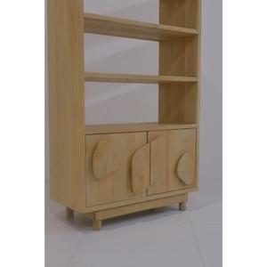 Meuble de salon scandinave en bois massif avec 3 étagères et portes à battants, meuble de rangement et de présentation moderne - Product Image 1