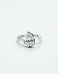 Anillo de Diamantes con Corte de Pera para Mujer, Diamantes Cultivados en Laboratorio - Product Image 1
