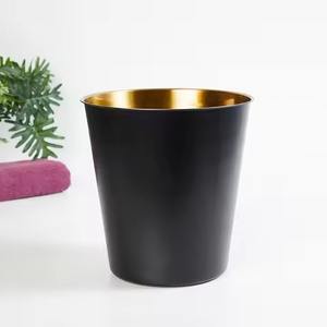 Poubelle intérieure élégante en métal aux lignes épurées pour un rangement décoratif dans le salon, la chambre et la cuisine - Product Image 6