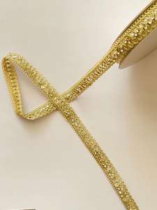 Accessoires vestimentaires : Bordure métallique or et argent, dentelle, paillettes, broderie jaune doré, sacs et chaussures hydrosolubles - Product Image 4