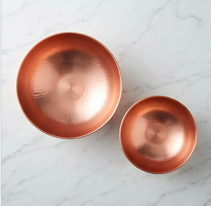 Bol de service en cuivre martelé fait main avec base sur pied, bol moderne en métal pour fruits et salades, pour usage domestique - Product Image 3