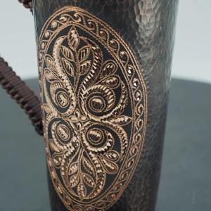 Mug de luxe noir gravé, idéal pour les occasions spéciales, les réceptions, le service des invités et la dégustation à la maison, ou comme cadeau. - Product Image 6