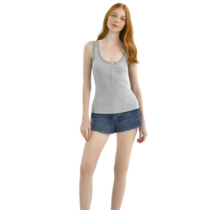 Short en jean tendance pour femme, coupe ajustée, déchiré, respirant, avec service OEM - Product Image 3