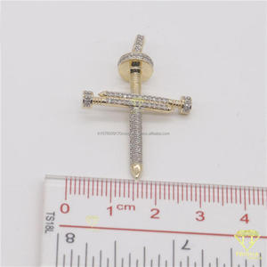 Collier élégant avec pendentif croix en or jaune plaqué, finition luxueuse avec diamant de laboratoire - Product Image 6