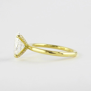 Bague de fiançailles solitaire de luxe en or jaune 14 carats avec diamant de laboratoire taille ovale - Product Image 2