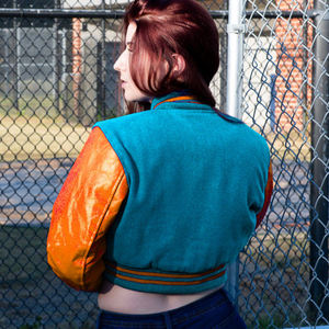 Veste courte de style universitaire pour femmes, bleu clair et orange, style bomber, manches en simili cuir, vêtements d'extérieur décontractés, mode féminine - Product Image 5