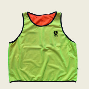 Chaleco de fútbol elegante, tela de malla duradera, ajuste cómodo, ideal para partidos de práctica y sesiones de entrenamiento. - Product Image 3