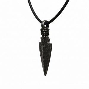 Collier en acier au carbone forgé à la main, pendentif traditionnel fabriqué par un forgeron, design rustique durable, pour bijoux médiévaux d'inspiration viking - Product Image 4