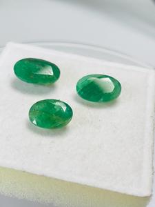 Esmeralda Zambiana Natural, Corte Ovalado, 3.62 CTS, Color Verde Premium, Excelente Brillo, Gema de Calidad Fina, Espécimen de Colección IGI - Product Image 3