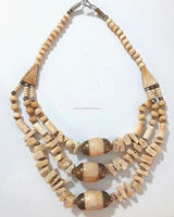 Collar de resina y plumas de cuerno de melodía mística 100%, joyería elegante para inventario de joyería de mujer al por mayor por M.R.S. EXPORTACIONES