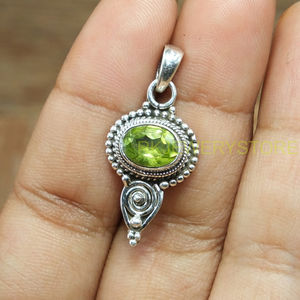 Colgante de Plata de Ley 925 Hecho a Mano con Piedra Preciosa de Peridoto Verde, Corte Ovalado Facetado Natural, Estilo Boho Étnico Vintage de Diseñador - Product Image 5