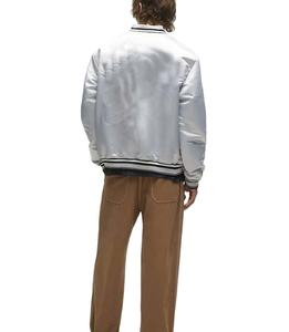 Chaqueta Universitaria Bomber de Seda Satinada con Bordado Frontal Personalizado al por Mayor, de Alta Calidad, Resistente al Viento, para Hombre - Product Image 2