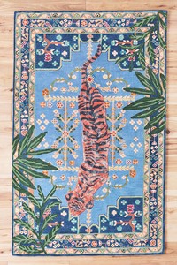Tapis artisanal moderne au design artistique, en laine rouge personnalisée avec forme de fleur abstraite, en jute, lavable, pour la maison et les pique-niques - Product Image 1