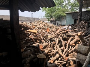 Charbon de bois de Khaya 100% bois dur |   Combustible Premium pour Barbecue |   BIWOOD Vietnam |   Faible teneur en cendres 2% |   Ho Chi Minh City - Product Image 2
