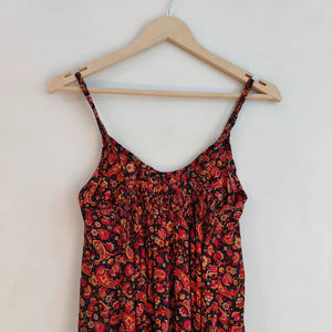 ชุดเดรสยาวผ้าไหมทำมือสำหรับผู้หญิง คอวี แขนกุด สไตล์โบฮีเมียน ยั่งยืน ใช้ได้ในช่วงฤดูร้อน เหมาะสำหรับงานเฉลิมฉลองวันหยุด - Product Image 1