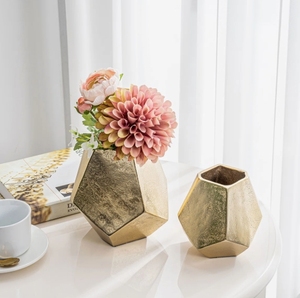 Juego de Jarrones Geométricos de Metal Dorado Antiguo - Recipientes Florales Facetados Modernos para Decoración Elegante del Hogar y Centro de Mesa de Lujo - Product Image 2
