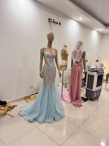 Vestido de Novia Rosa Largo hasta el Suelo con Cuentas, Escote en V, Manga Larga, Espalda de Encaje, Cintura de Princesa, Estilo Sirena/Trompeta con Cristales para Noche - Product Image 4