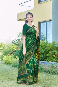 <b>Green</b> <b>Silk</b> Saree Traditional Ethnic Wear for Wedding and Party Occasions India Pakistan Style - Product Image 2