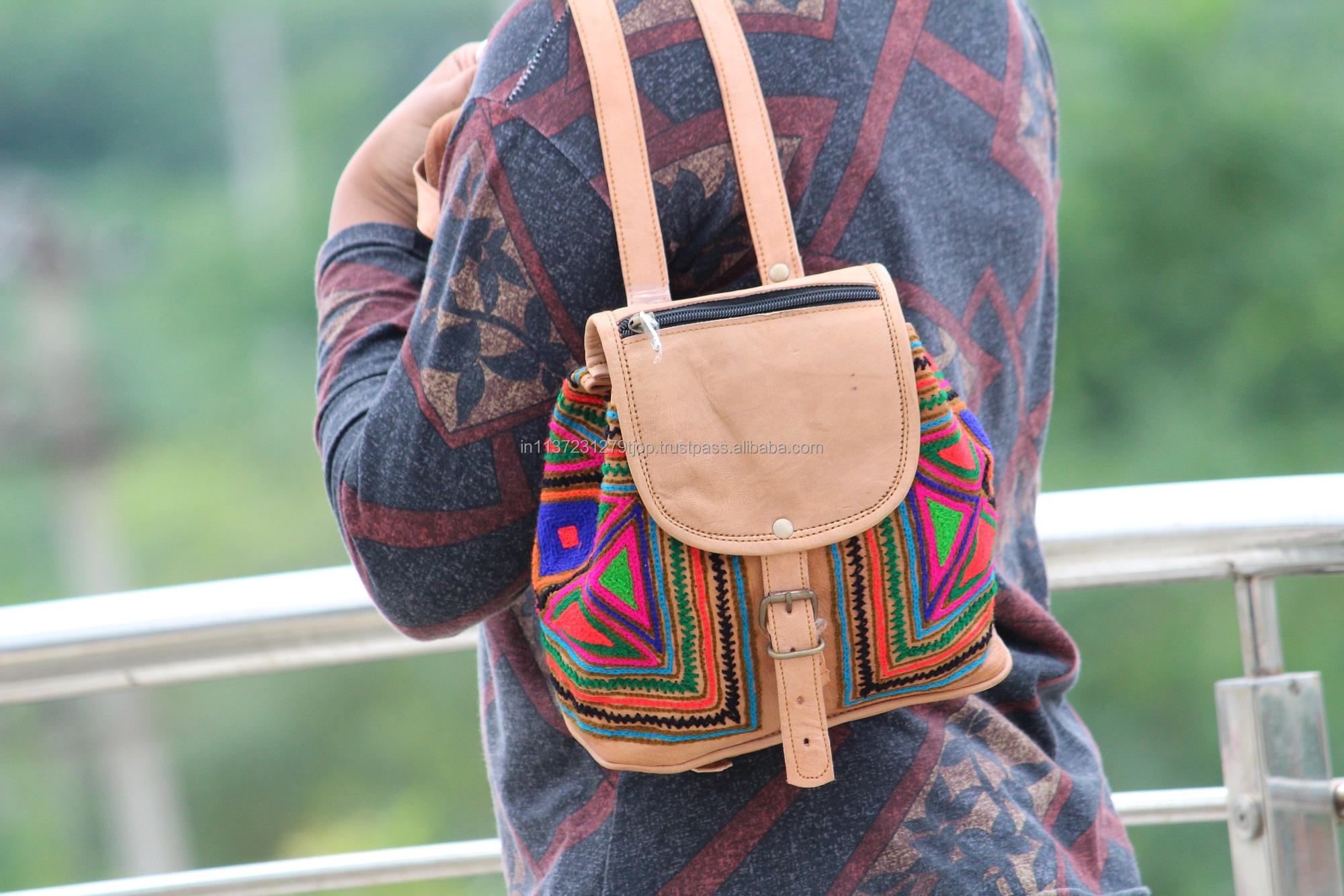 สีน้ำตาล