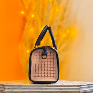 Bolso Grande de Lujo Venus Leathers, Impermeable, Portátil, de Poliéster Ligero y Cuero Genuino, con Cremallera Única, Diseño Floral y de Letras - Product Image 3