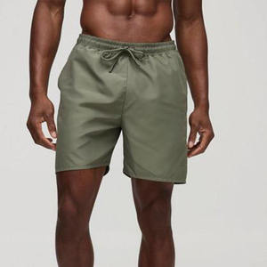 Shorts de sport décontractés pour hommes, personnalisés, mi-longs, anti-plis, séchage rapide, respirants, en polyester uni avec cordon de serrage - Product Image 4
