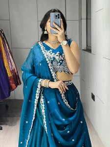 Nouveautés : Lehenga Choli en soie Fendy pour femmes, pour mariage et occasions spéciales, Lehenga Choli de mariée pour la vente à l'exportation - Product Image 5