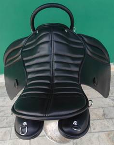 Selle de cheval en cuir pour la course de barils western saisonnière avec arceau en fibre de verre et étrier rembourré en daim recouvert de cuir synthétique - Product Image 3