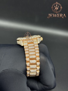 Reloj de Diseño Mossinate de Acero Inoxidable con Diamantes, Resistente a Arañazos y Ajuste Cómodo, Disponible a un Precio Accesible - Product Image 3