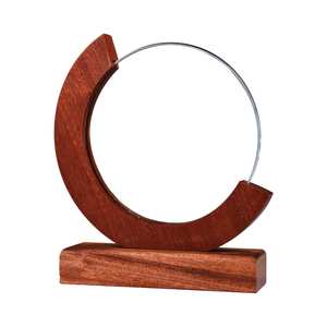 Récompense en cristal rond en forme de lune, objet de collection culturel, avec base en bois pour l'affichage de bijoux - Product Image 1